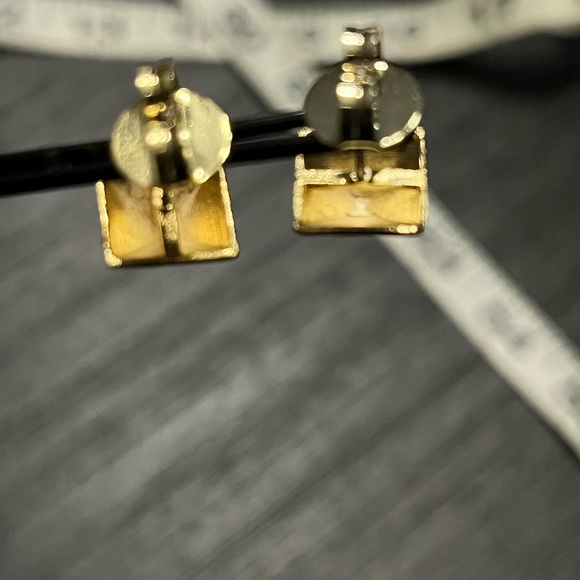 RIVKA FRIEDMAN Pyramid Stud Earrings - Picture 3 of 7